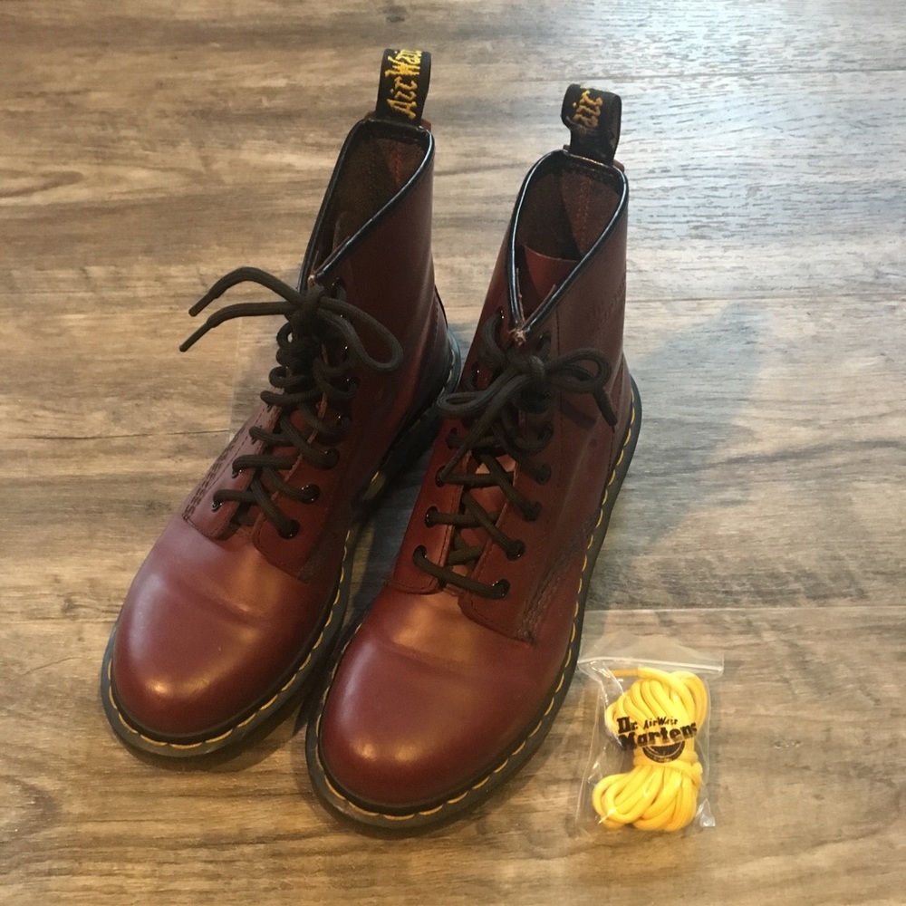 1460 Dr. Marten Cherry Red Smooth 8-eyelet boots